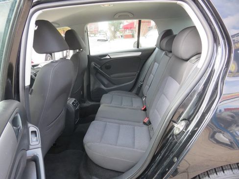 Used 2014 Volkswagen Golf 4-Door image 16