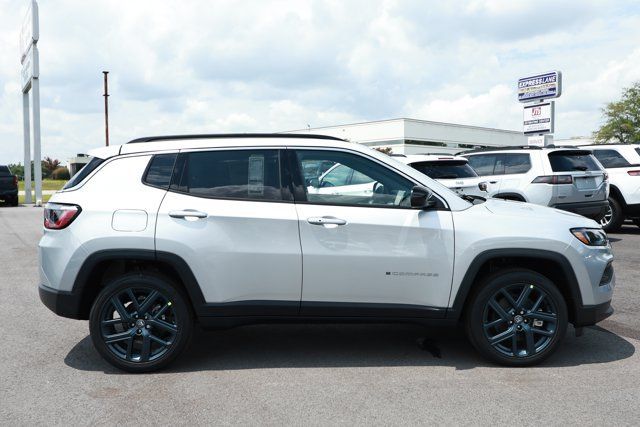 New 2026 Jeep Compass Latitude AWD/4WD image 4