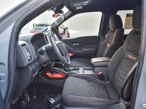 Used 2025 Nissan Frontier PRO-4X image 16