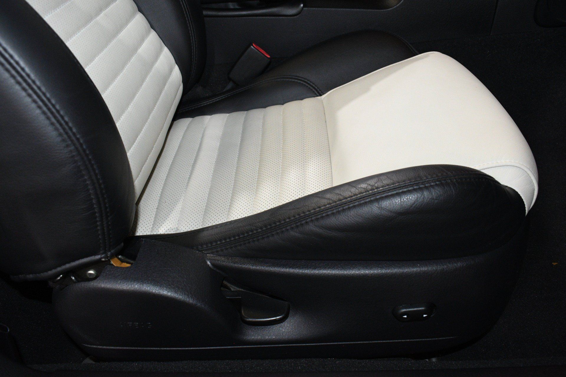 Used 2003 Ford Thunderbird RWD image 14
