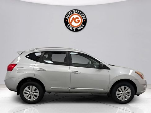 Used 2014 Nissan Rogue S w/ Convenience Package FWD image 2