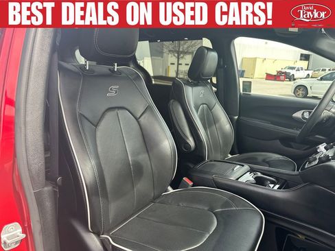 Used 2025 Chrysler Pacifica Limited FWD image 28