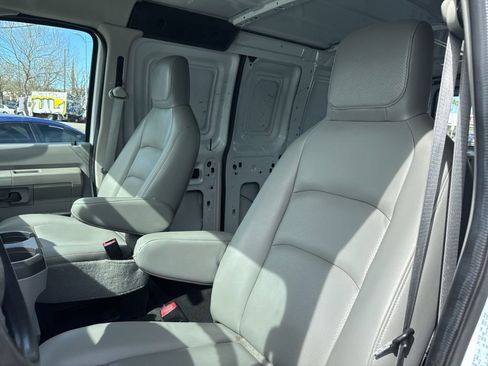 Used 2009 Ford E-250 and Econoline 250 image 8