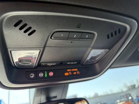 Used 2022 Chevrolet Traverse LT w/ Midnight/Sport Edition image 12