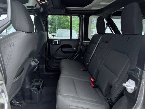 Used 2022 Jeep Wrangler Unlimited Sport AWD/4WD image 19