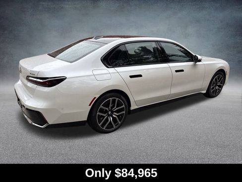 Used 2025 BMW 740i xDrive image 6