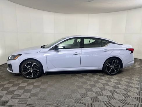 Certified 2025 Nissan Altima 2.5 SR w/ SR Premium Package image 6