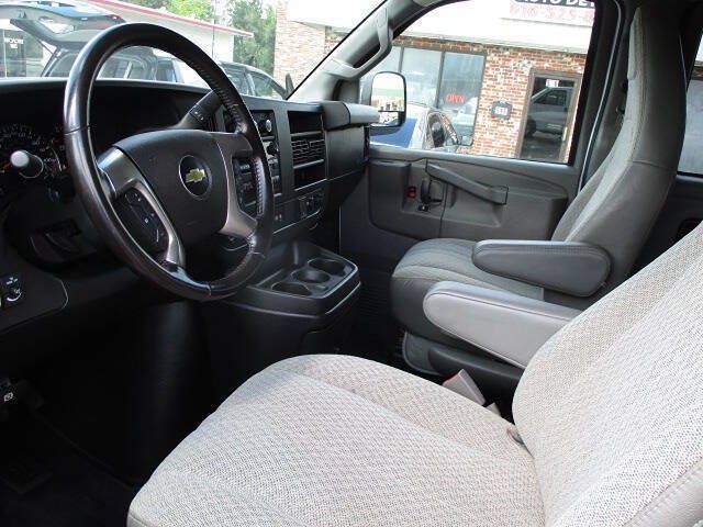 Used 2018 Chevrolet Express 3500 LT w/ LT Preferred Equipment Group RWD image 17