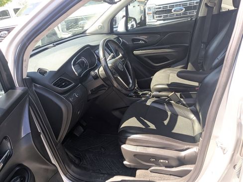 Used 2022 Buick Encore Preferred w/ Safety Package AWD/4WD image 18