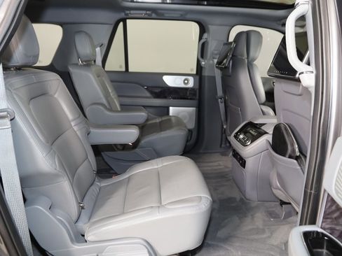 Used 2021 Lincoln Navigator L Reserve w/ Luxury Package image 16