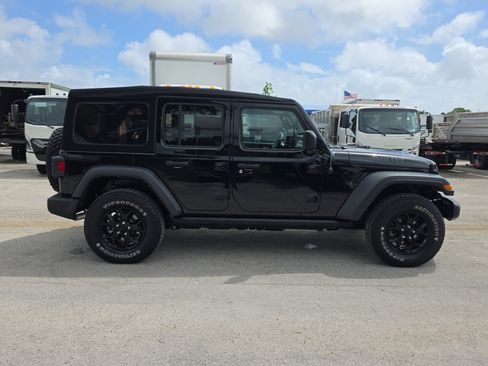 Used 2022 Jeep Wrangler Unlimited Sport image 8