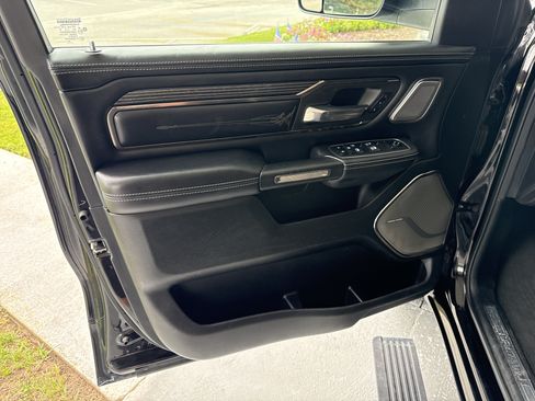 Used 2020 RAM 1500 Limited w/ Black Appearance Package AWD/4WD image 12