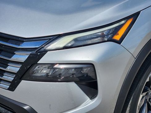 Used 2024 Nissan Rogue SV image 6