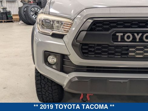 Used 2019 Toyota Tacoma TRD Off-Road image 9