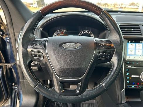 Used 2017 Ford Explorer Platinum image 10