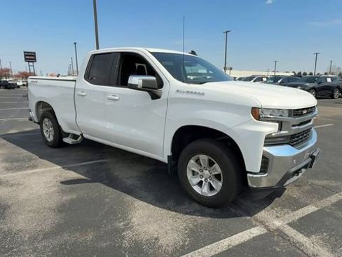 Used 2020 Chevrolet Silverado 1500 LT w/ Convenience Package AWD/4WD image 2