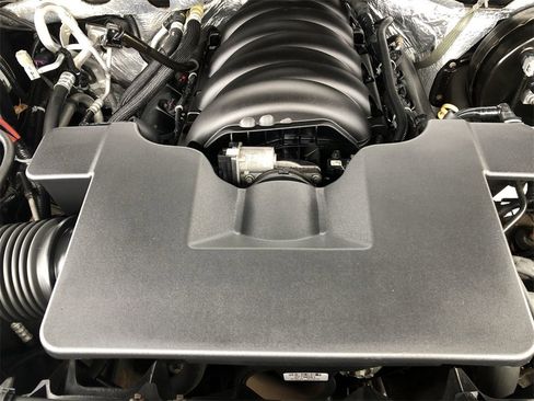 Used 2018 Chevrolet Suburban Premier w/ Max Trailering Package image 26