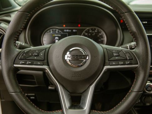 Used 2019 Nissan Kicks SR w/ SR Premium Package FWD image 17