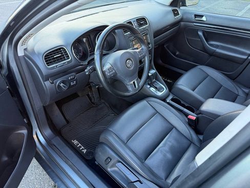 Used 2010 Volkswagen Jetta TDI FWD image 7