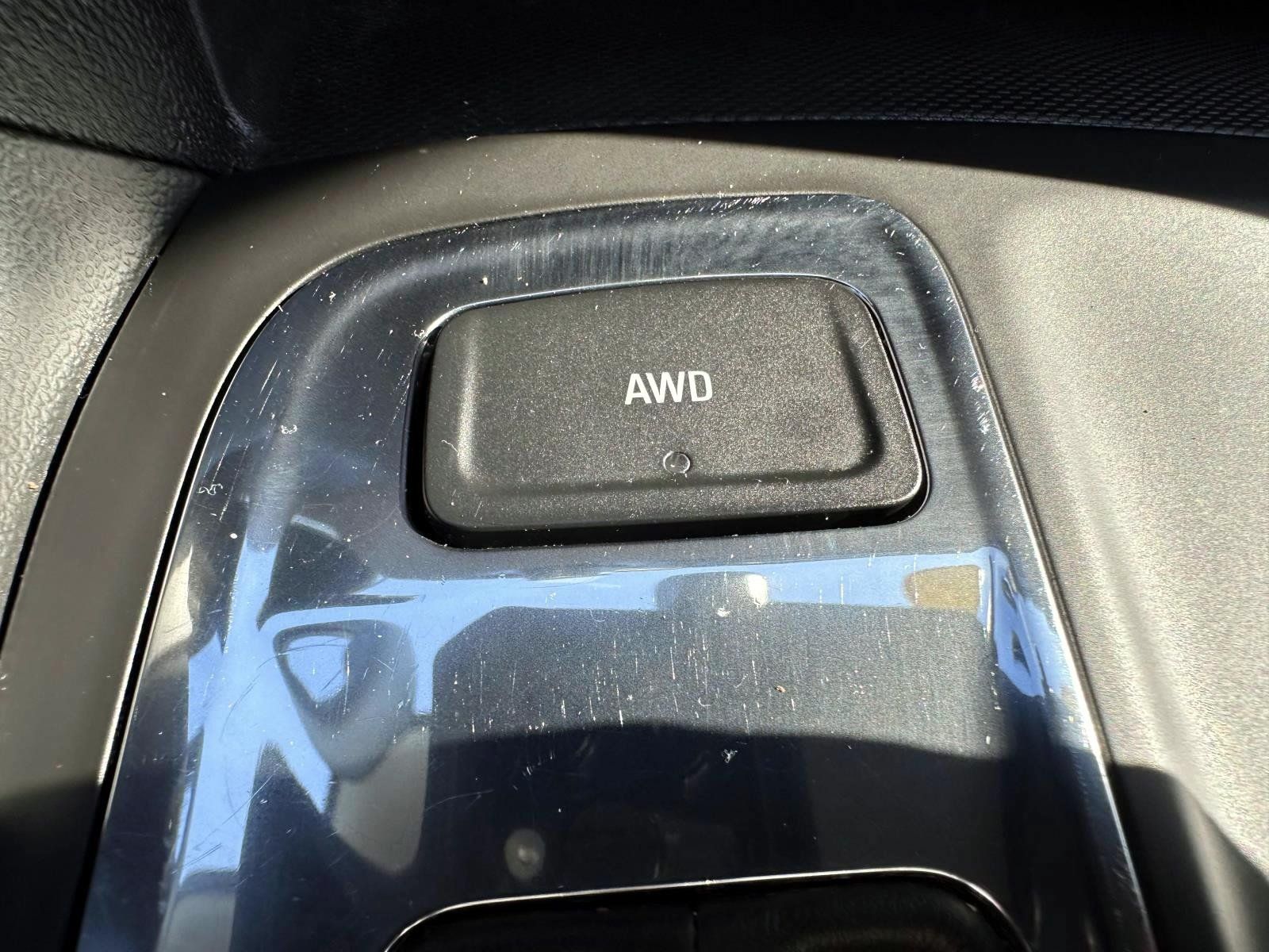 Used 2024 Chevrolet Equinox LS w/ Driver Confidence II Package AWD/4WD image 25