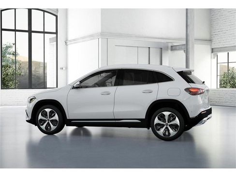 New 2025 Mercedes-Benz GLA 250 4MATIC image 32