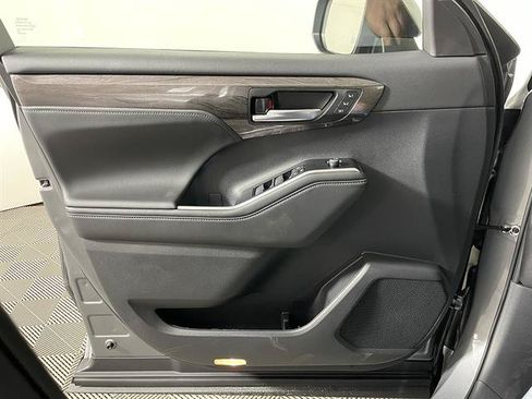 New 2026 Toyota Highlander Limited AWD/4WD image 20
