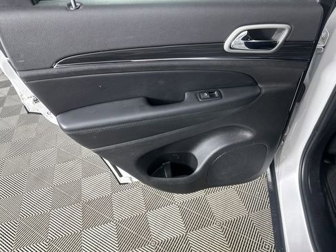 Certified 2022 Jeep Grand Cherokee Limited AWD/4WD image 15