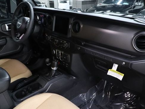 Used 2023 Jeep Wrangler Unlimited w/ Sun & Screen Package image 24