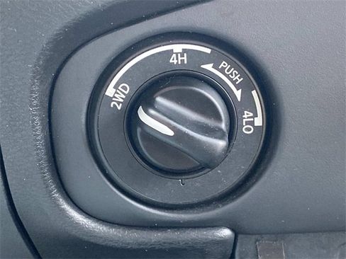 Used 2023 Nissan Frontier SV w/ Midnight Edition Package image 31