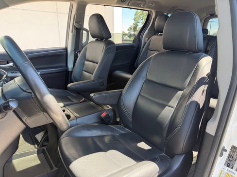 Used 2017 Toyota Sienna SE FWD image 13