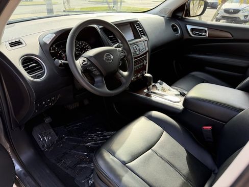 Used 2017 Nissan Pathfinder Platinum w/ Midnight Edition Package image 11