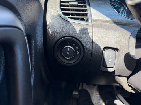 Used 2010 Ford Taurus SEL image 16