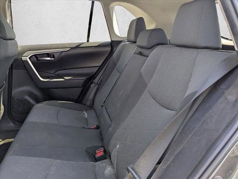 Used 2022 Toyota RAV4 XLE w/ Convenience Package FWD image 15