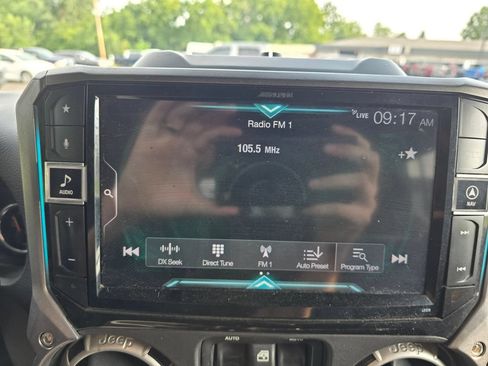 Used 2016 Jeep Wrangler Unlimited Rubicon AWD/4WD image 18