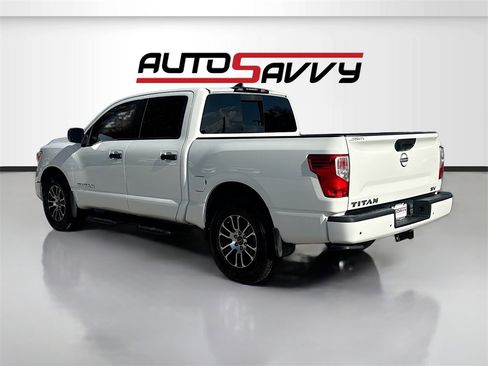 Used 2024 Nissan Titan SV w/ SV Convenience Package image 5