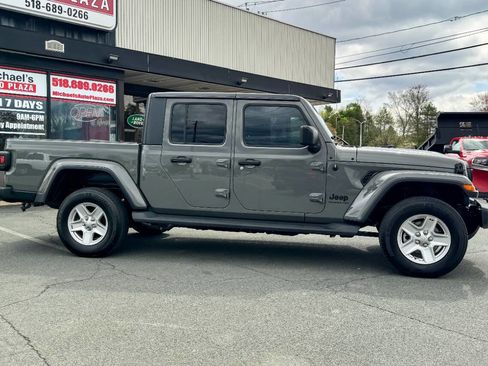 Used 2020 Jeep Gladiator Sport w/ Quick Order Package 24S AWD/4WD image 3