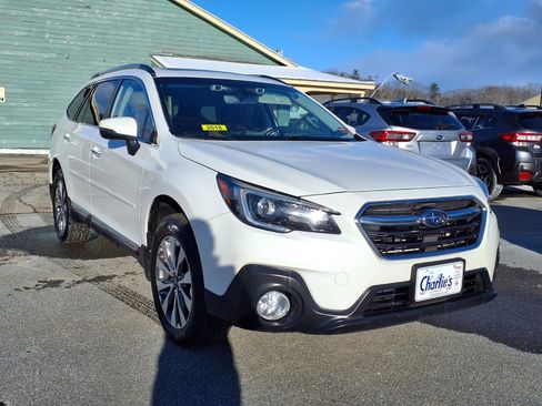 Used 2018 Subaru Outback 2.5i Touring image 3