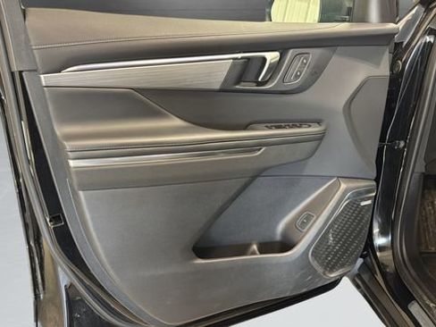 Used 2025 Buick Enclave Preferred image 23