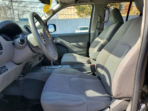 Used 2020 Nissan Frontier SV w/ Midnight Edition Floor Mats image 16