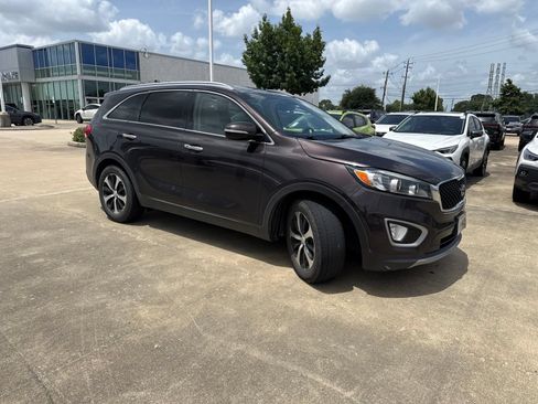 Used 2017 Kia Sorento EX w/ EX V6 Premium Package FWD image 2