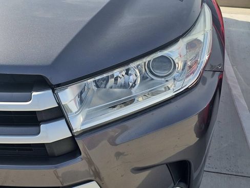 Used 2019 Toyota Highlander XLE FWD image 7