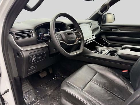 Used 2024 Jeep Wagoneer L Series II w/ Flexible Seating Group AWD/4WD image 14