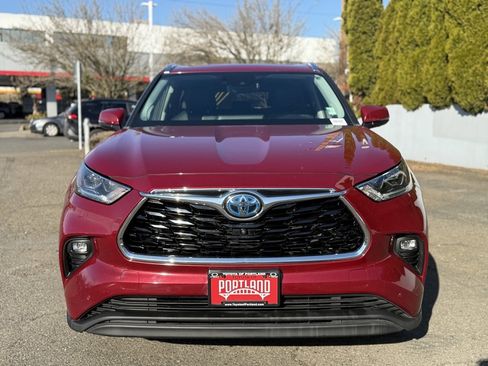 Used 2020 Toyota Highlander Limited image 3