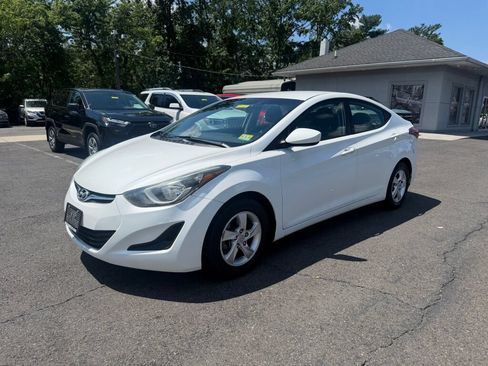 Used 2014 Hyundai Elantra SE FWD image 3