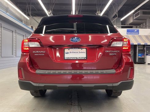 Used 2017 Subaru Outback 3.6R Limited image 6