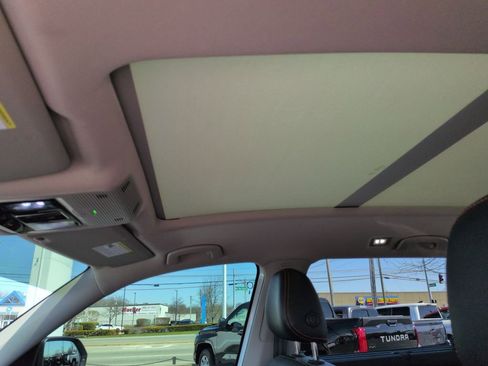 Used 2024 Volkswagen Atlas Peak Edition SE image 21