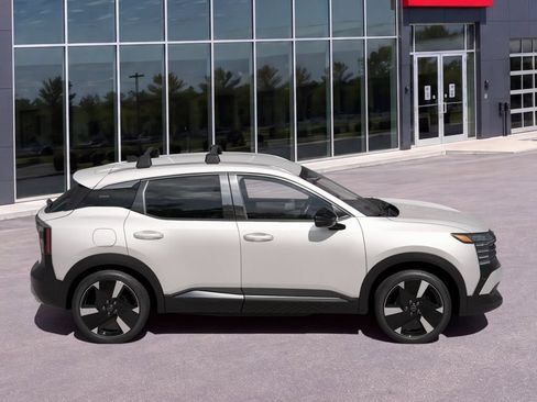 New 2026 Nissan Kicks SR w/ Cold Weather Package AWD/4WD image 14