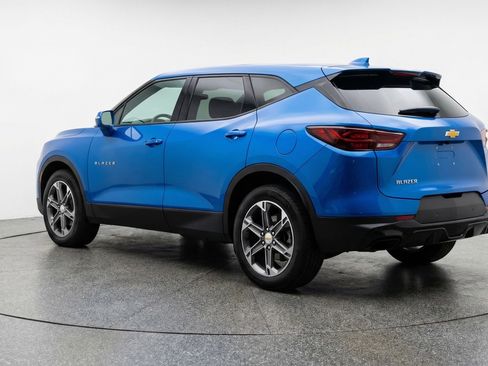 Used 2025 Chevrolet Blazer LT FWD image 6
