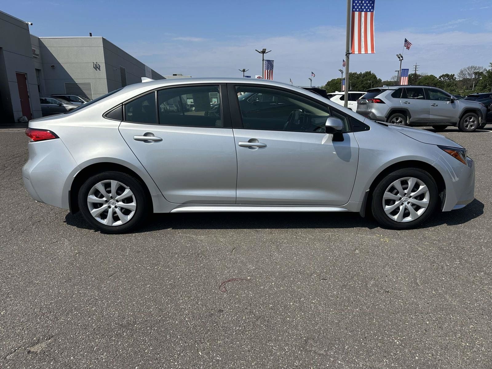Used 2024 Toyota Corolla LE FWD image 4