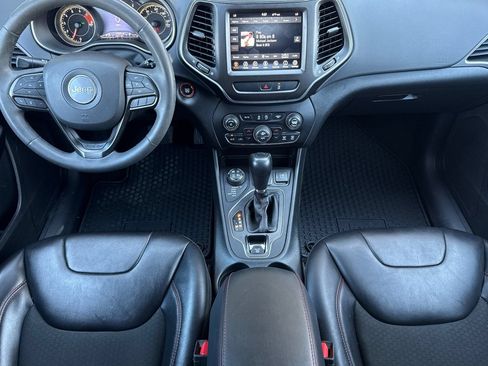 Used 2022 Jeep Cherokee Trailhawk w/ Comfort/Convenience Group AWD/4WD image 14